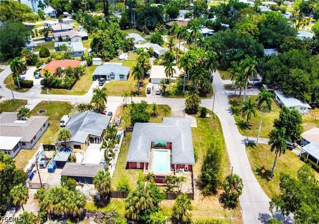 Photo 2 of Single family home for sale at 4240 Riverview Rd, Fort Myers, FL 33905 | MLS# 2026020808 | Listing updated on 2026-08-14