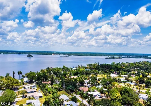 Photo 3 of Single family home for sale at 4240 Riverview Rd, Fort Myers, FL 33905 | MLS# 2026020808 | Listing updated on 2026-08-14
