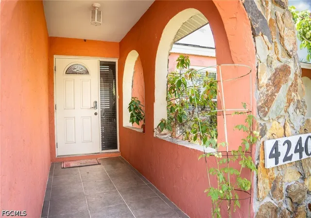 Photo 4 of Single family home for sale at 4240 Riverview Rd, Fort Myers, FL 33905 | MLS# 2026020808 | Listing updated on 2026-08-14