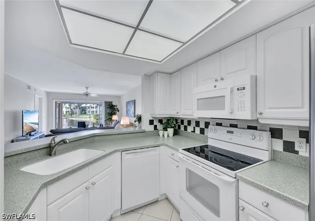 Listing Photo 4 - Condo for sale in building located at 774 Wiggins Lake Dr, Naples, FL 34110 - Unit #101