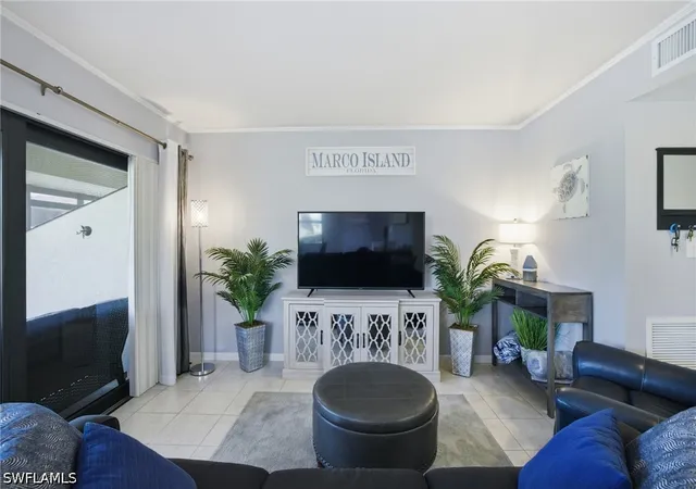 Listing Photo 4 - Condo for sale in building located at 1504 Mainsail Dr, Naples, FL 34114 - Unit #6