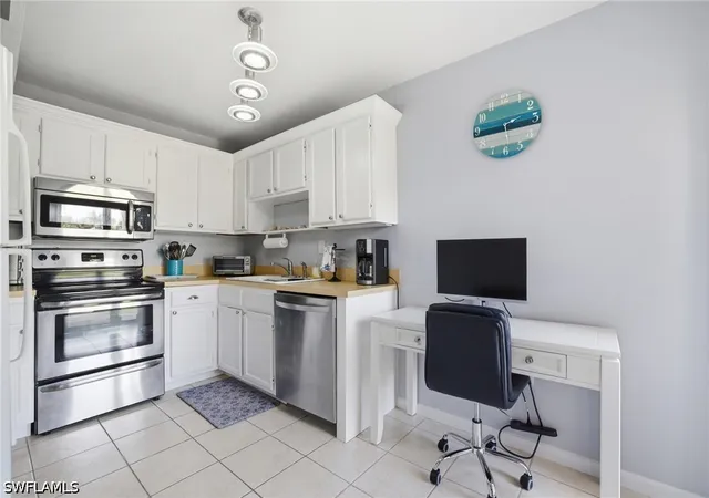 Listing Photo 5 - Condo for sale in building located at 1504 Mainsail Dr, Naples, FL 34114 - Unit #6
