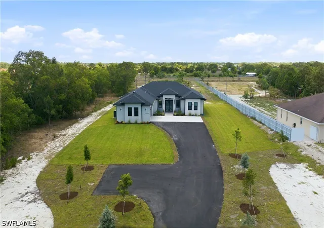 Photo 3 of Single family home for sale at 4431 Everglades Blvd N, Naples, FL 34120 | MLS# 226019184 | Listing updated on 2026-08-30