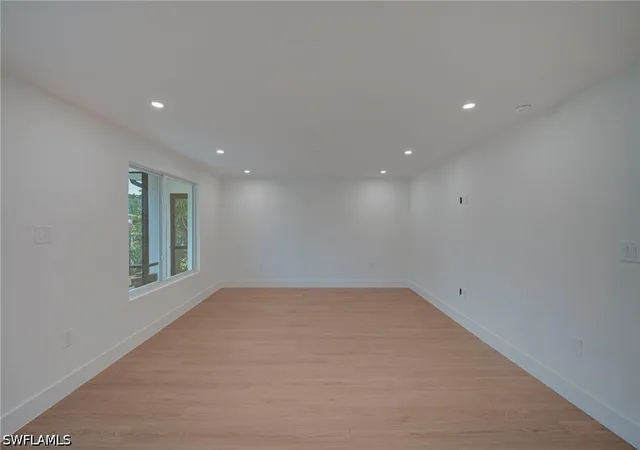 Listing Photo 4 - Condo for sale in building located at 1379 Chesapeake Ave, Naples, FL 34102 - Unit #A4