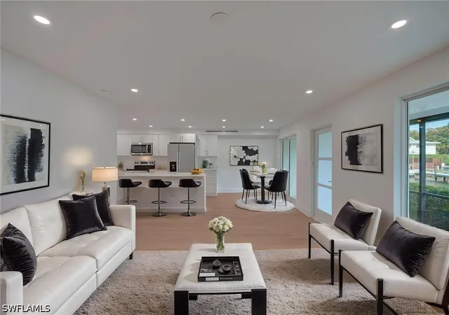 Listing Photo 5 - Condo for sale in building located at 1379 Chesapeake Ave, Naples, FL 34102 - Unit #A4