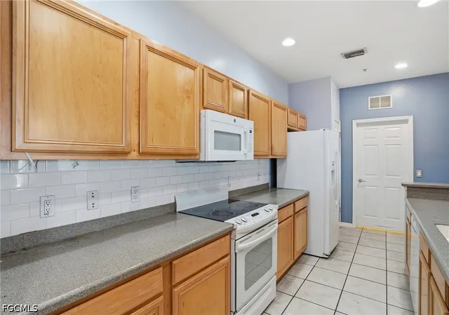 Listing Photo 3 - Condo for sale in building located at 11751 Pasetto Ln, Fort Myers, FL 33908 - Unit #407