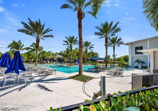 Listing Photo 4 - Condo for sale in building located at 200 Wyndemere Wy, Naples, FL 34105 - Unit #B402