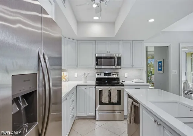 Listing Photo 4 - Condo for sale in building located at 4051 Gulf Shore Blvd N, Naples, FL 34103 - Unit #300