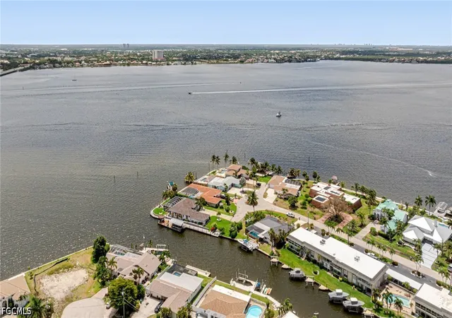Listing Photo 4 - Condo for sale in building located at 1671 Edith Esplanade, Cape Coral, FL 33904 - Unit #208
