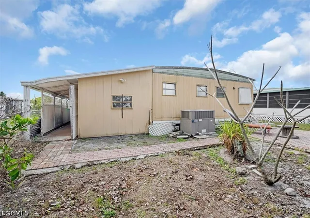 Photo 3 of Manufactured home for sale at 265 Fireball Ln, North Fort Myers, FL 33917 | MLS# 2026022310 | Listing updated on 2026-08-16