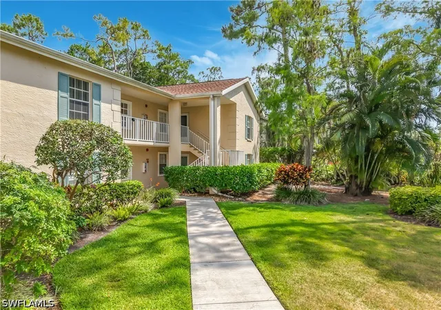 Listing Photo 2 - Condo for sale in building located at 1708 Kings Lake Blvd, Naples, FL 34112 - Unit #5-106