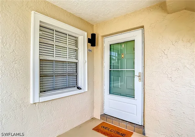 Listing Photo 3 - Condo for sale in building located at 1708 Kings Lake Blvd, Naples, FL 34112 - Unit #5-106