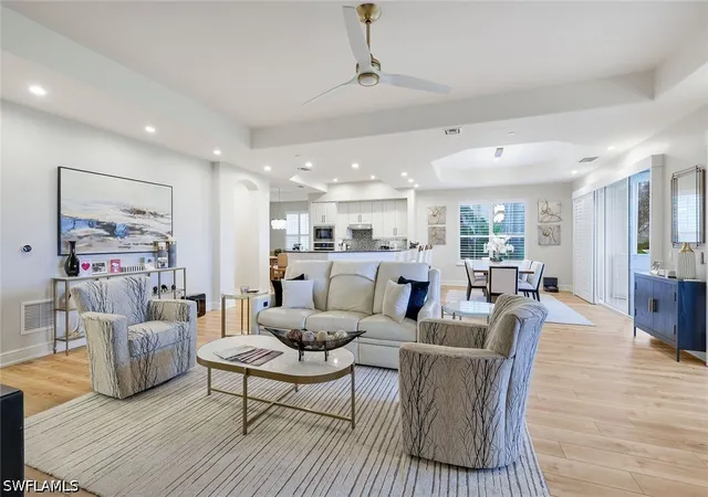 Listing Photo 4 - Condo for sale in building located at 588 Avellino Isles Cir, Naples, FL 34119 - Unit #20101