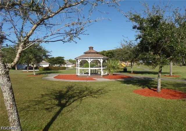 Listing Photo 2 - Condo for sale in building located at 4213 Liron Ave, Fort Myers, FL 33916 - Unit #202
