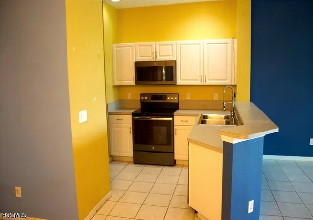 Listing Photo 4 - Condo for sale in building located at 4213 Liron Ave, Fort Myers, FL 33916 - Unit #202