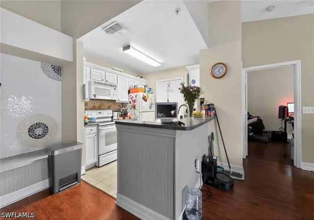 Listing Photo 4 - Condo for sale in building located at 14885 Pleasant Bay Ln, Naples, FL 34119 - Unit #201