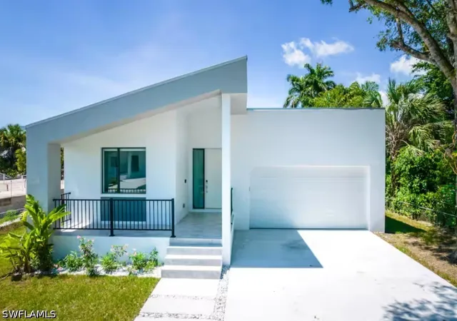 Photo 1 of Single family home for sale at 3015 Karen Dr, Naples, FL 34112 | MLS# 226019971 | Listing updated on 2026-08-24