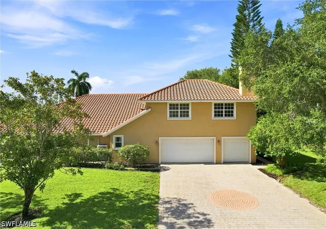 Photo 3 of Sale Pending at 2312 Kings Lake Blvd, Naples, FL 34112 | MLS# 226021590 | Listing updated on 2026-08-17