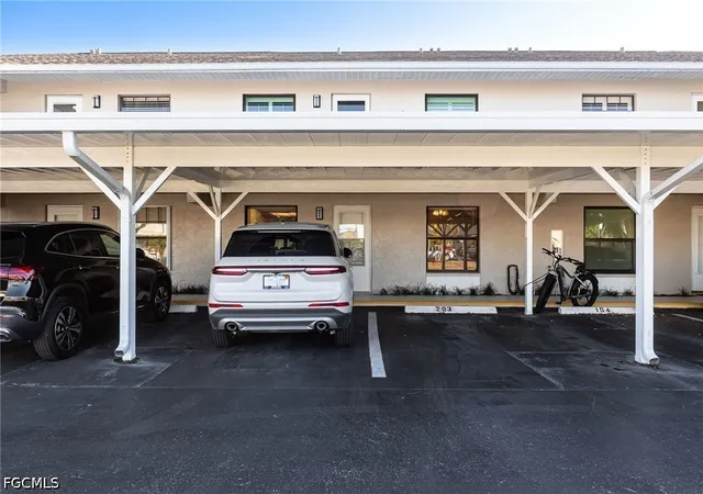 Listing Photo 4 - Condo for sale in building located at 902 Sw 48Th Ter, CAPE CORAL, FL 33914 - Unit #103