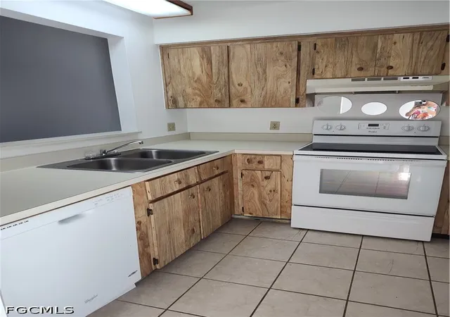 Photo 4 of Townhouse for sale at 9395 Lennex Ln W #9395, Fort Myers, FL 33919 | MLS# 2026026039 | Listing updated on 2026-08-20