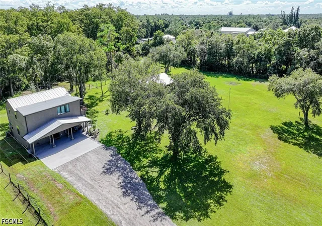 Photo 4 of Single family home for sale at 5961 Pangola Rd, Fort Myers, FL 33905 | MLS# 2026026103 | Listing updated on 2026-08-24