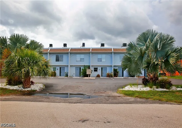 Photo 3 of Townhouse for sale at 1123 Sw 48th Terrace #102, Cape Coral, FL 33914 | MLS# 2026026305 | Listing updated on 2026-08-28