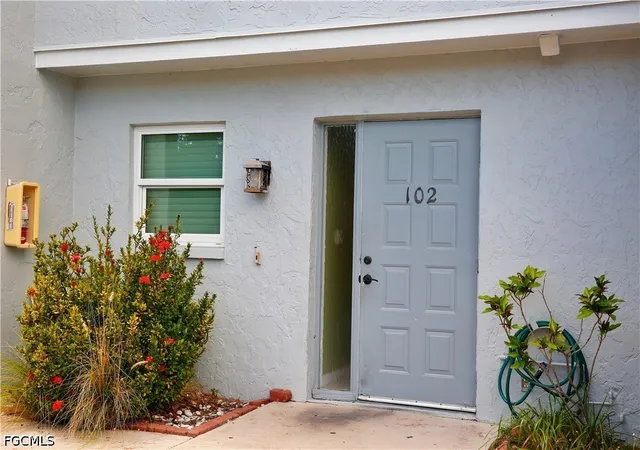 Listing Photo 4 - Condo for sale in building located at 1123 SW 48th Ter, Cape Coral, FL 33914 - Unit #102