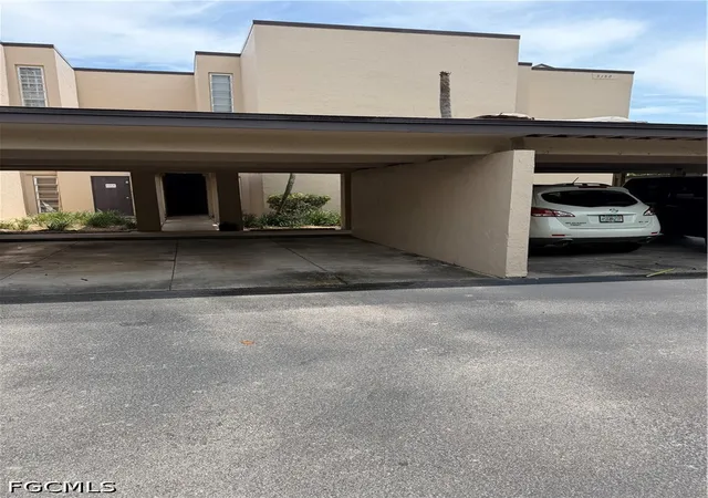 Listing Photo 2 - Condo for sale in building located at 3150 Shorewood Ln, Fort Myers, FL 33907 - Unit #206