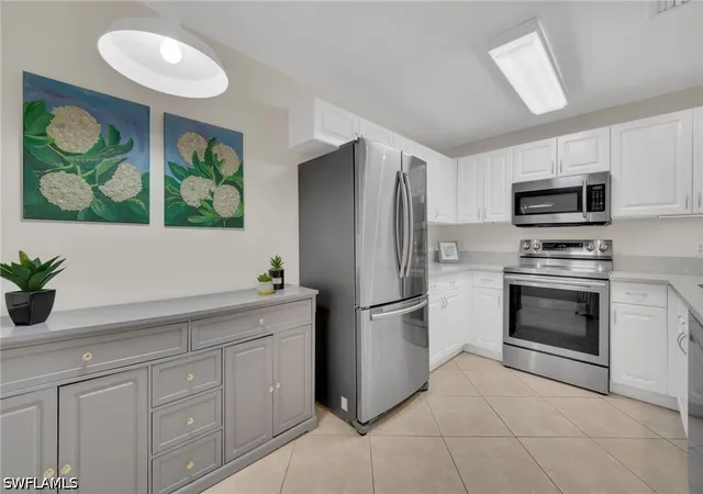 Listing Photo 4 - Condo for sale in building located at 6735 Huntington Lakes Cir, Naples, FL 34119 - Unit #102