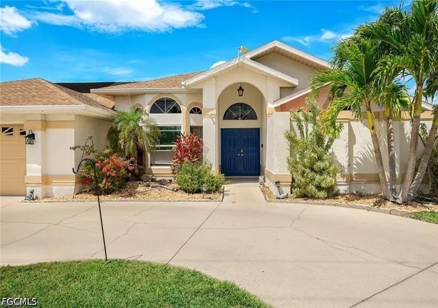 Photo 4 of Sale Pending at 2013 Everest Pkwy, Cape Coral, FL 33904 | MLS# 2026026568 | Listing updated on 2026-08-27