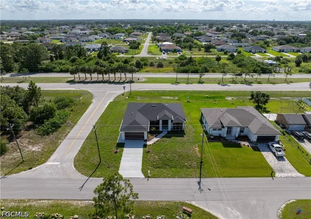 3rd image of 816 Floyd Ave S, Lehigh Acres, FL 33976 | MLS# 2026026684