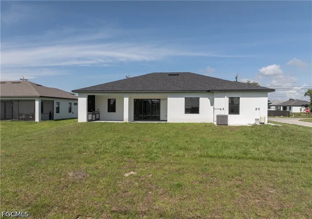 5th image of 816 Floyd Ave S, Lehigh Acres, FL 33976 | MLS# 2026026684