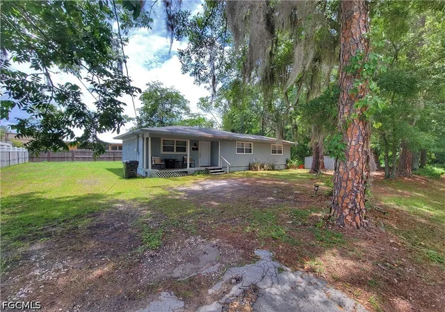 Photo 1 of Sale Pending at 2524 Ne 5th Place, Gainesville, FL 32641 | MLS# 2026026892 | Listing updated on 2026-08-26
