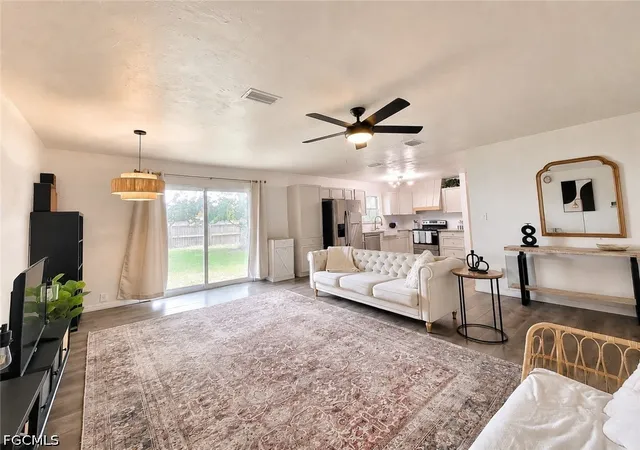 Photo 2 of Sale Pending at 2524 NE 5th Place, Gainesville, FL 32641 | MLS# 2026026892 | Listing updated on 2026-08-26