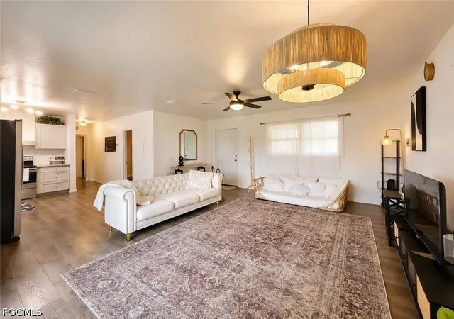 Photo 3 of Sale Pending at 2524 NE 5th Place, Gainesville, FL 32641 | MLS# 2026026892 | Listing updated on 2026-08-26