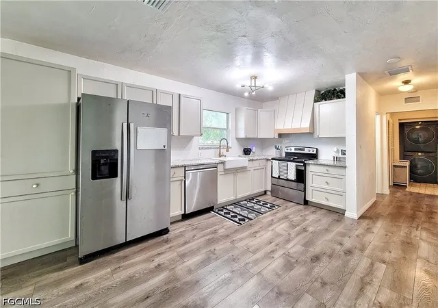 Photo 4 of Sale Pending at 2524 NE 5th Place, Gainesville, FL 32641 | MLS# 2026026892 | Listing updated on 2026-08-26