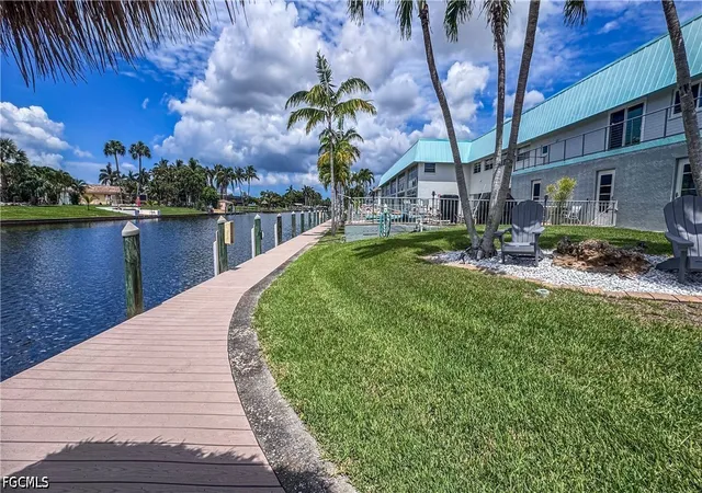 Listing Photo 4 - Condo for sale in building located at 4940 Vincennes St, Cape Coral, FL 33904 - Unit #106