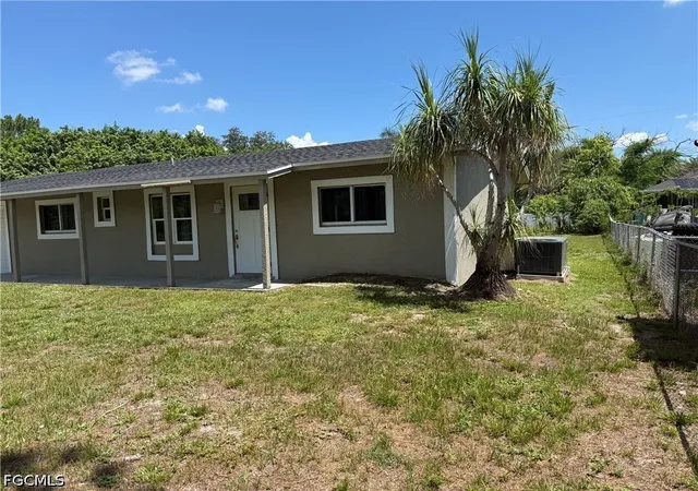 Photo 3 of Single family home for sale at 2199 Wyandotte Ave, Alva, FL 33920 | MLS# 2026027560 | Listing updated on 2026-08-17