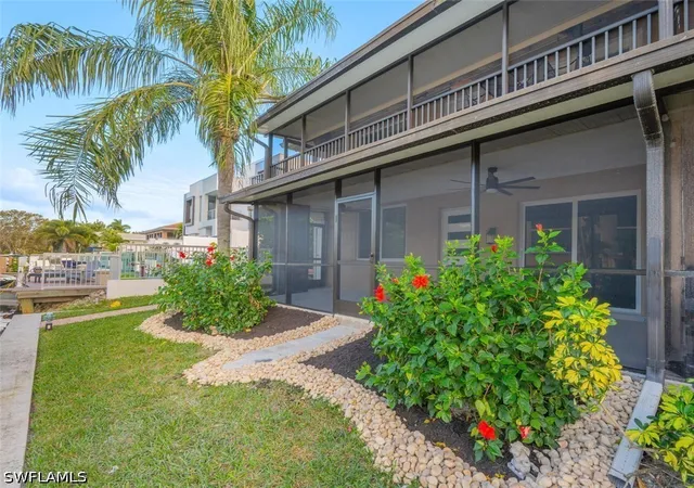 Listing Photo 4 - Condo for sale in building located at 1537 Chesapeake Ave, Naples, FL 34102 - Unit #A-4