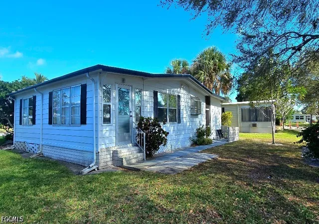 Photo 2 of Manufactured home for sale at 537 Charlemagne Blvd, Naples, FL 34112 | MLS# 2026028006 | Listing updated on 2026-08-29