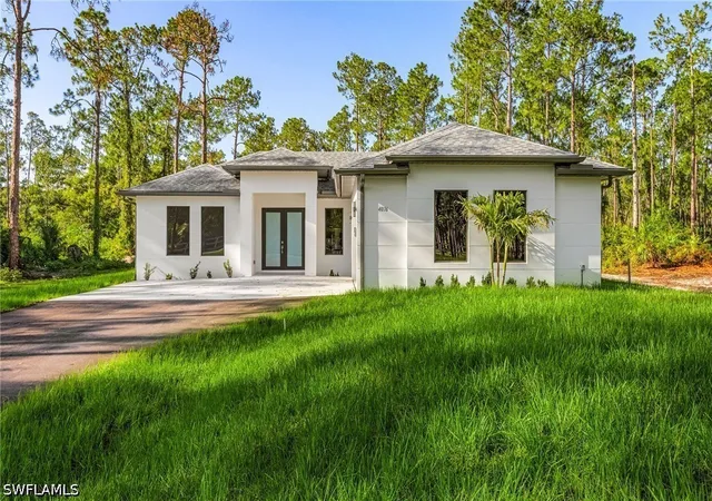 Photo 2 of Sale Pending at 848 Desoto Blvd S, Naples, FL 34117 | MLS# 226025051 | Listing updated on 2026-08-27