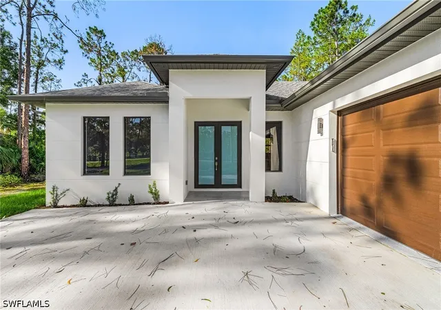 Photo 3 of Sale Pending at 848 Desoto Blvd S, Naples, FL 34117 | MLS# 226025051 | Listing updated on 2026-08-27
