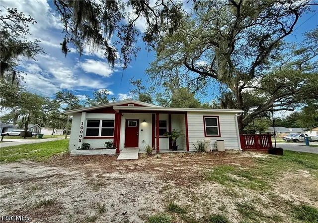 Photo 2 of Single family home for sale at 10002 Takomah Trl, Tampa, FL 33617 | MLS# 2026028845 | Listing updated on 2026-08-30