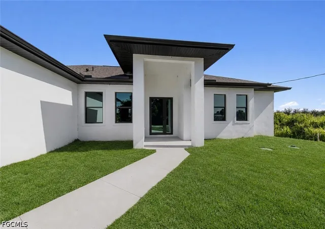 Photo 2 of Single family home for sale at 3804 Hyde Park Dr, Fort Myers, FL 33905 | MLS# 2026029000 | Listing updated on 2026-08-30