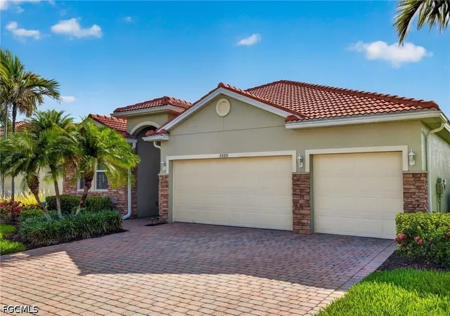 Photo 2 of Single family home for sale at 3000 Sunset Pointe Cir, Cape Coral, FL 33914 | MLS# 2026029026 | Listing updated on 2026-08-21