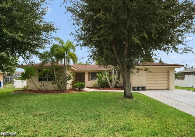 Photo 1 of Sale Pending at 1444 Covington Cir W, Fort Myers, FL 33919 | MLS# 2026029061 | Listing updated on 2026-08-17