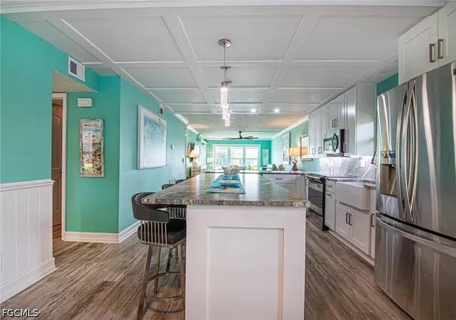 Listing Photo 4 - Condo for sale in building located at 1627 Bch Pkwy, Cape Coral, FL 33904 - Unit #105