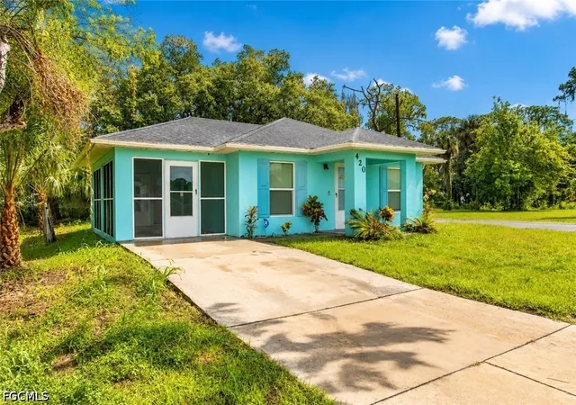 Photo 1 of Single family home for sale at 420 Martin Luther King Blvd, La Belle, FL 33935 | MLS# 2026029211 | Listing updated on 2026-08-26