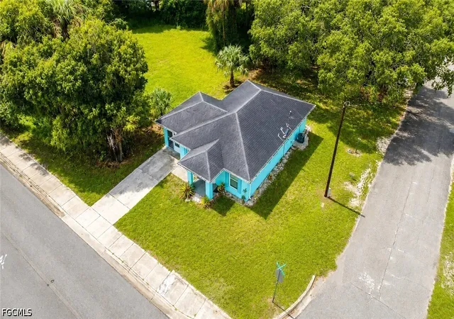 Photo 3 of Single family home for sale at 420 Martin Luther King Blvd, La Belle, FL 33935 | MLS# 2026029211 | Listing updated on 2026-08-26