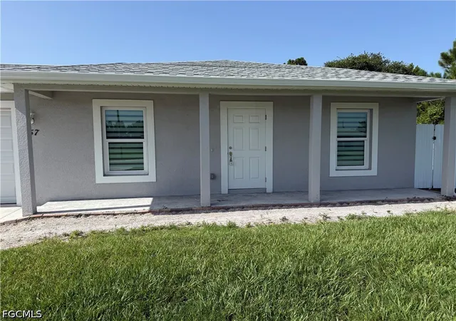 Photo 2 of Single family home for sale at 557 Oakshire Ln, Lehigh Acres, FL 33972 | MLS# 2026029266 | Listing updated on 2026-08-28